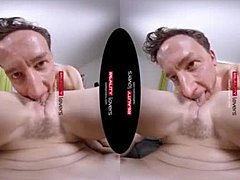 Секс във виртуална реалност с малка красавица