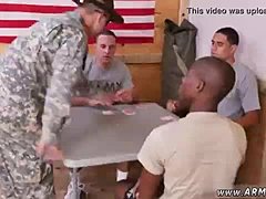 Homoseksuaaliset mustat sotilaat ovat tuhmia tässä soolo-homovideoissa