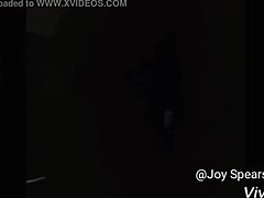 Joy spears speelt in een hete shemale-pornovideo