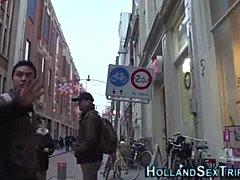 Uma linda prostituta amadora holandesa cavalga em um vídeo quente