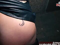 Érett tetovált nőt dug a párja