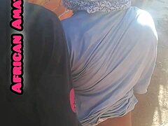 Femme Africaine mature se prend une grosse bite d'une grosse queue noire
