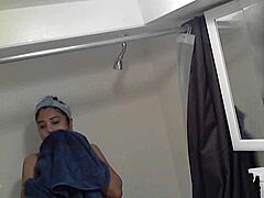 Session de douche de MILFs indiennes prise en caméra cachée