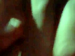 Ванесса Виксонс наслаждается чувственным стриптизом и мастурбацией в этом любительском видео