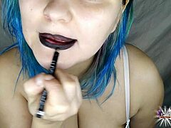 HD-Video einer heißen reifen MILF mit einem Fetisch für Lippenstift
