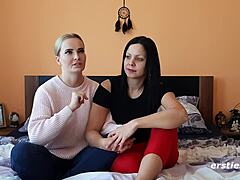 Zrele ženske se prepuščajo lezbičnemu potapljanju v muf