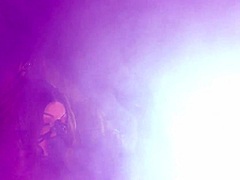 Епски модни видео Аие Грандерс приказује њено закривљено тело у секси одећи