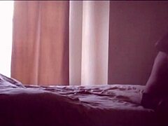 Mor og datter engasjerer seg i morgensex i høydefinisjonsvideo