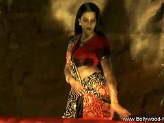 Интимное выступление зрелых индийских танцоров