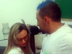 Brasilianisches Paar erkundet Fetischspiel und Analsex