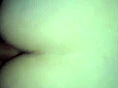 Аматьорска съпруга поглъща сперма в домашно видео с кремпай на къколд