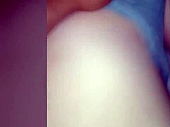 Amatørkone svelger sæd i hjemmelaget cuckold creampie-video