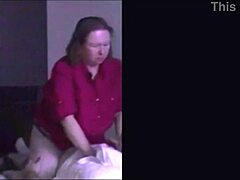 Esposa amateur pillada en cámara oculta masturbándose y jugando con sus pechos