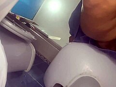 Mamme mature con il culo visto in un video fatto in casa con la gonna alta