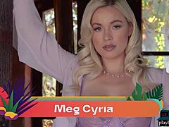 Meg Cyria, en fantastisk moden blondine, i en sensuell solo playboy-video