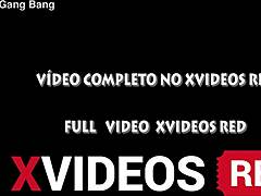 Dara predvádza svoju kondíciu a sexuálnu zdatnosť v červenom videu na XVideos