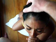 Азиатская мамочка получает сперму на лицо после минета в бикини