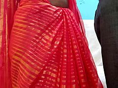 Kypsä milf vaaleanpunainen sari saa hallitsi nuori stud