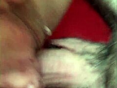 Hårete mamma nyter grov misjonærsex i hjemmelaget video
