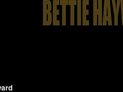 Pertunjukan dewasa dan seksi Bettie Haywards mengarah pada klimaks yang memuaskan