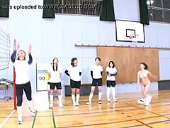 Βίντεο HD με CFNF volleyball να καυλώνει με Ιαπωνέζα ώριμη και μαμά