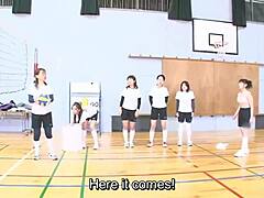 Video HD di hazing di pallavolo CFNF con mature giapponesi e mamma