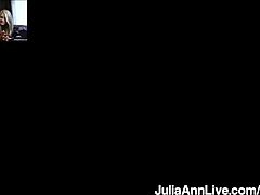 Julia Anns face cunnilingus senzual și vorbește murdar în lenjerie intimă