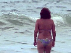 Първият опит на жена ми с най-добрия си приятел и огромния му пенис на плажа