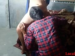 Gadis India Sonali biru menikmati sesi seks webcam panas dengan pacarnya