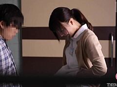 Интенсивное лизание и пальцание киски с японской мамой
