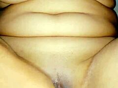 Индийская милфа-любительница с большой грудью занимается интенсивным оральным сексом