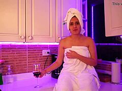 Amatőr szopás videó, ahol egy dögös latin nő kanos lesz