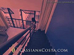 Cassiana Costa og Loira, to amatørlesbiske, udforsker deres lyster