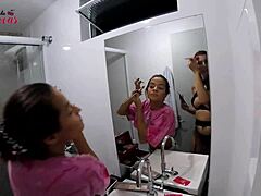 Lady milf Joy Cardoso's rommel en make-up tijdens het opnemen in Club da Pernocas