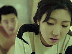 Корејска маћеха постаје палава са својим младим пацијентом у ХД18плус видеу