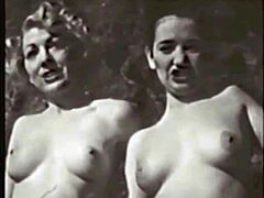 Une femme vintage avec un vagin poilu