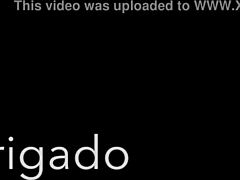 Amatérske video s brazílskou MILF, ktorá sa venuje analnej akcii v štýle psíka