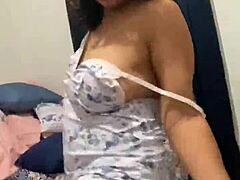 La MILF latina Anna María muestra su increíble cuerpo