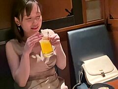 Nene Tanaka, japońska bogini porno, występuje w pełnowymiarowym filmie z dużym tyłkiem i wytryskiem pochwy