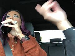 Женска жена се бави црним пенисом у видеу за узгој
