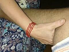 Индийска баба се наслаждава на анален секс с Девянка в курорт в Керала
