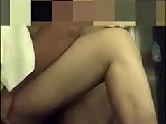 V tomto amatérskom porno videu matka z Turbanli dáva domácu fajku