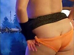Domowe porno z Steffi Golds tańczącą w cipkę