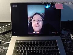 Seks i masturbacja z hiszpańską MILF na kamerze internetowej