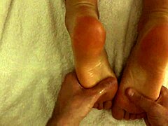 양모 의 발 과 마사지 에 대한 페티시