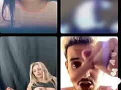 Tres mujeres lesbianas se entregan al juego anal en la webcam