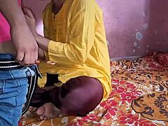 Egy fiatal Desi lánynak POV-ban a fenekét megbasszák és behatolnak