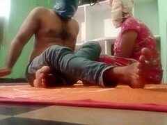 Erodiertes Arschloch und enge Muschi in indischem Sexclip