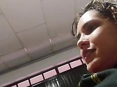 Hot colombiansk skolepige med en stor røv elsker at kneppe sin bror på kamera