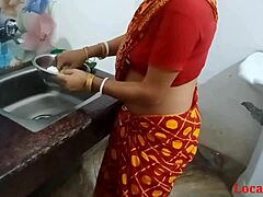 Amatör indisk fru visar upp sina färdigheter i en hemmagjord video